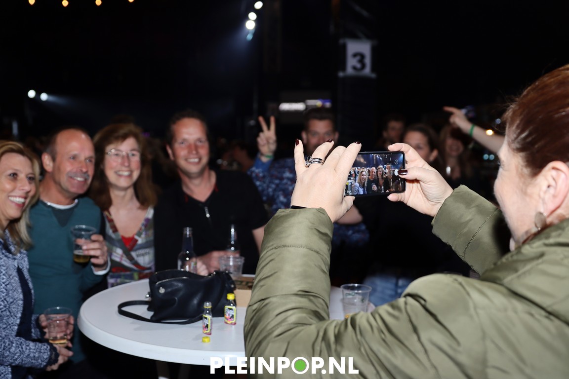 V R I J D A G     (150)